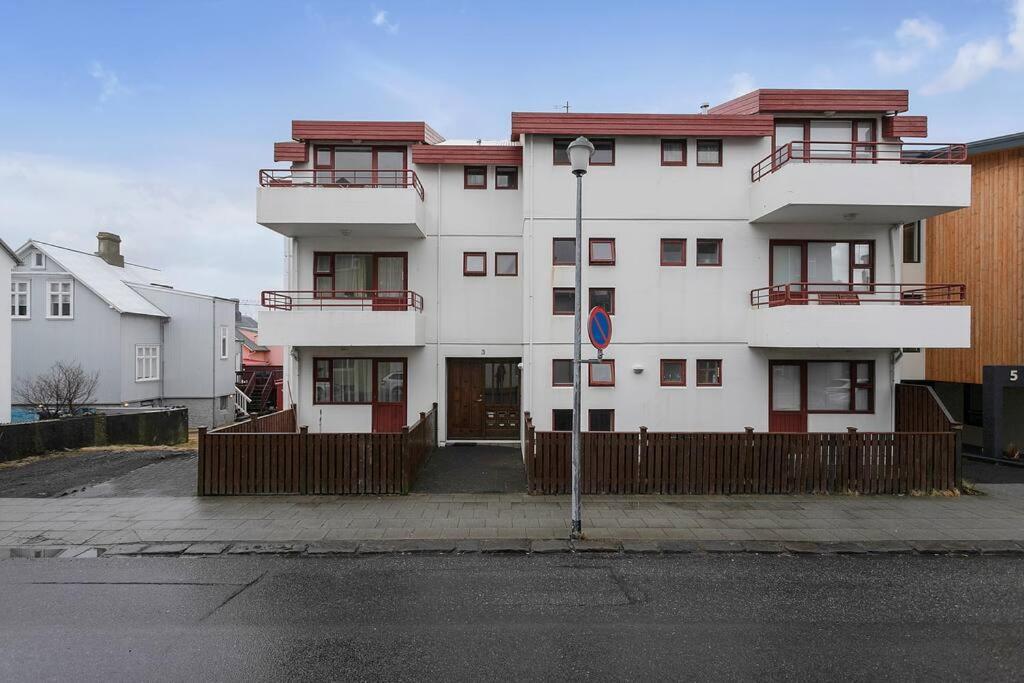 Апартаменти Cheerful 3Br Down Town Newly Renovated Рейк'явік Екстер'єр фото