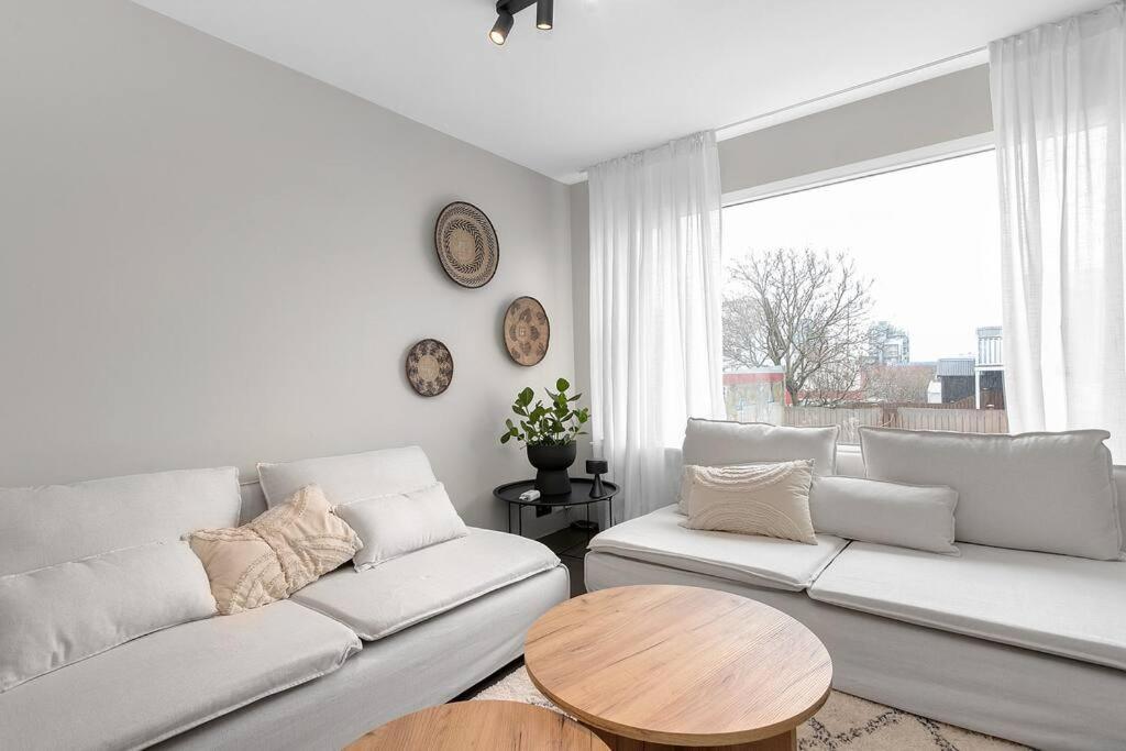 Апартаменти Cheerful 3Br Down Town Newly Renovated Рейк'явік Екстер'єр фото