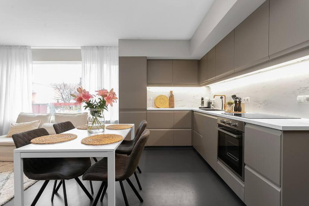 Апартаменти Cheerful 3Br Down Town Newly Renovated Рейк'явік Екстер'єр фото